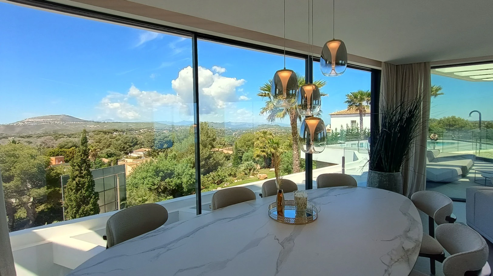 VILLA EN PRIMERA LINEA DE MAR EN JAVEA