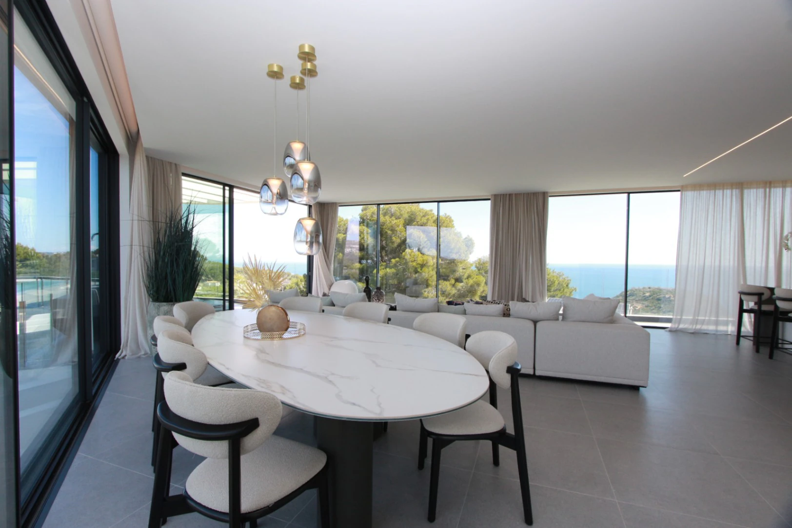 VILLA EN PRIMERA LINEA DE MAR EN JAVEA