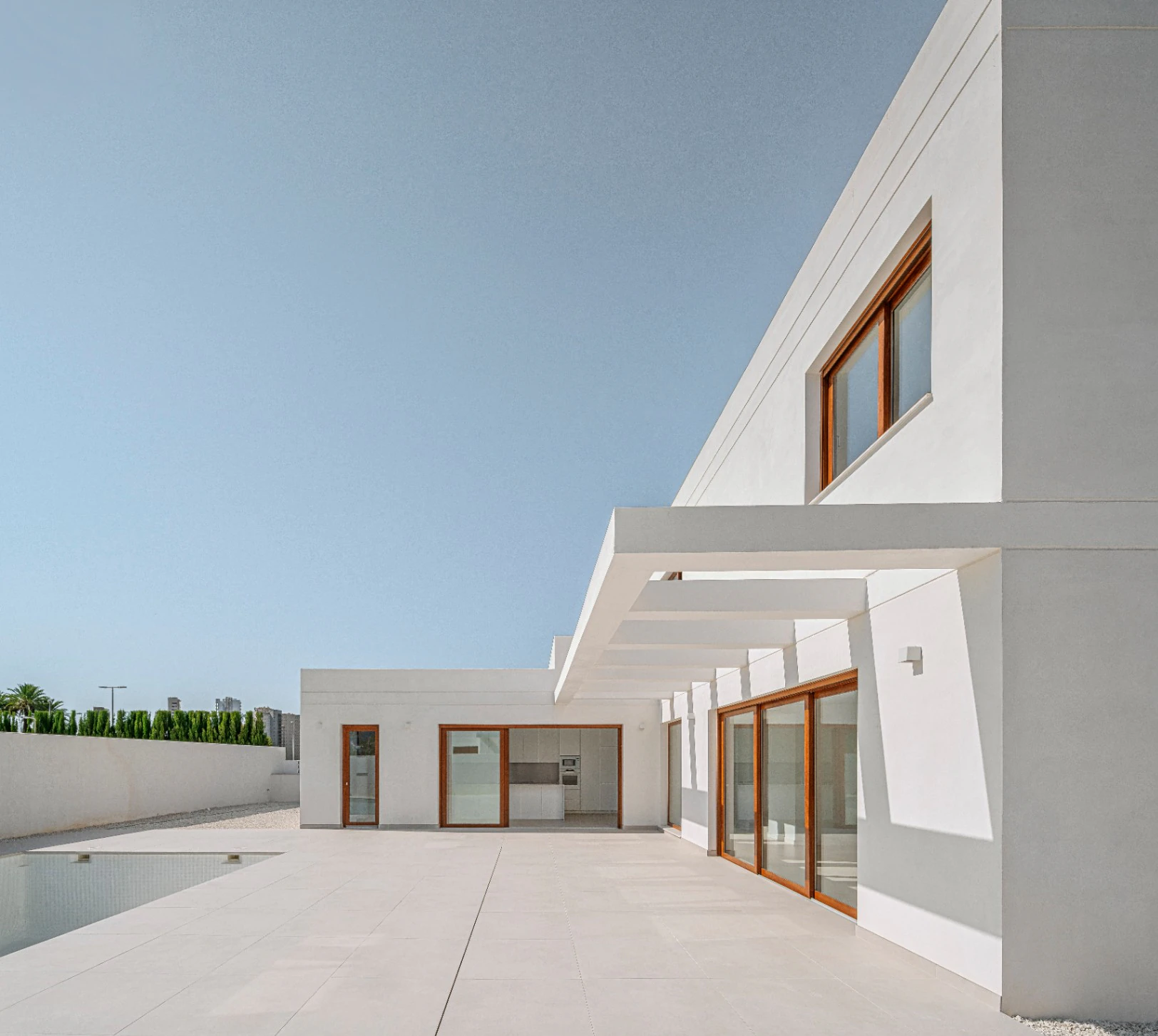 VILLA MODERNA DE 4 DORMITORIOS, CAMINANDO HASTA LA PLAYA DEL ARENAL, CALPE