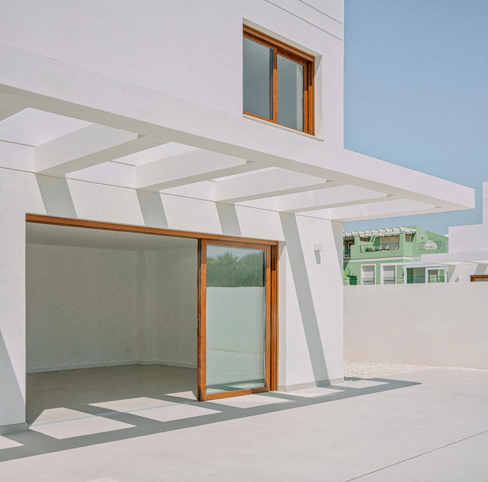 VILLA MODERNA DE 4 DORMITORIOS, CAMINANDO HASTA LA PLAYA DEL ARENAL, CALPE