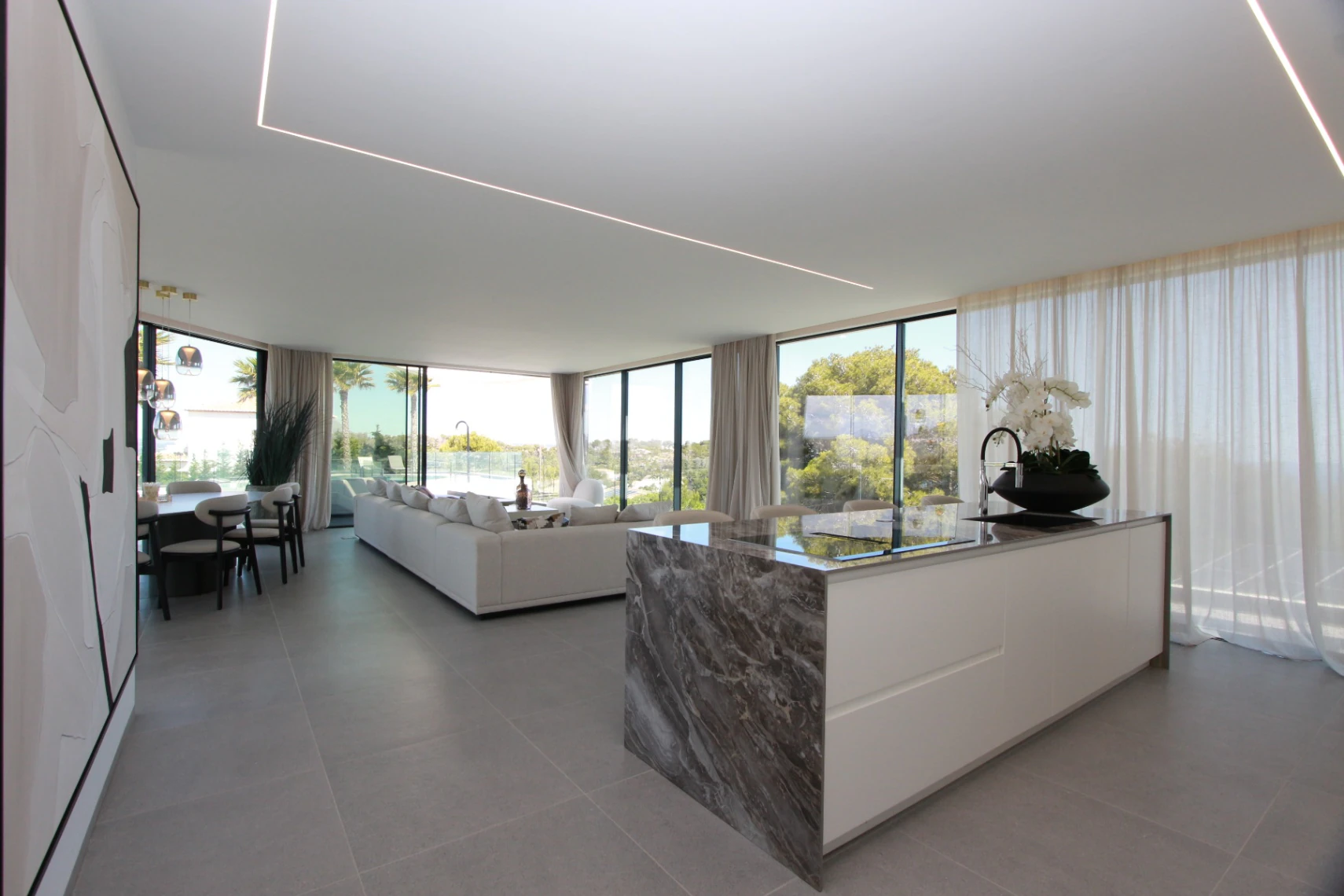 VILLA EN PRIMERA LINEA DE MAR EN JAVEA