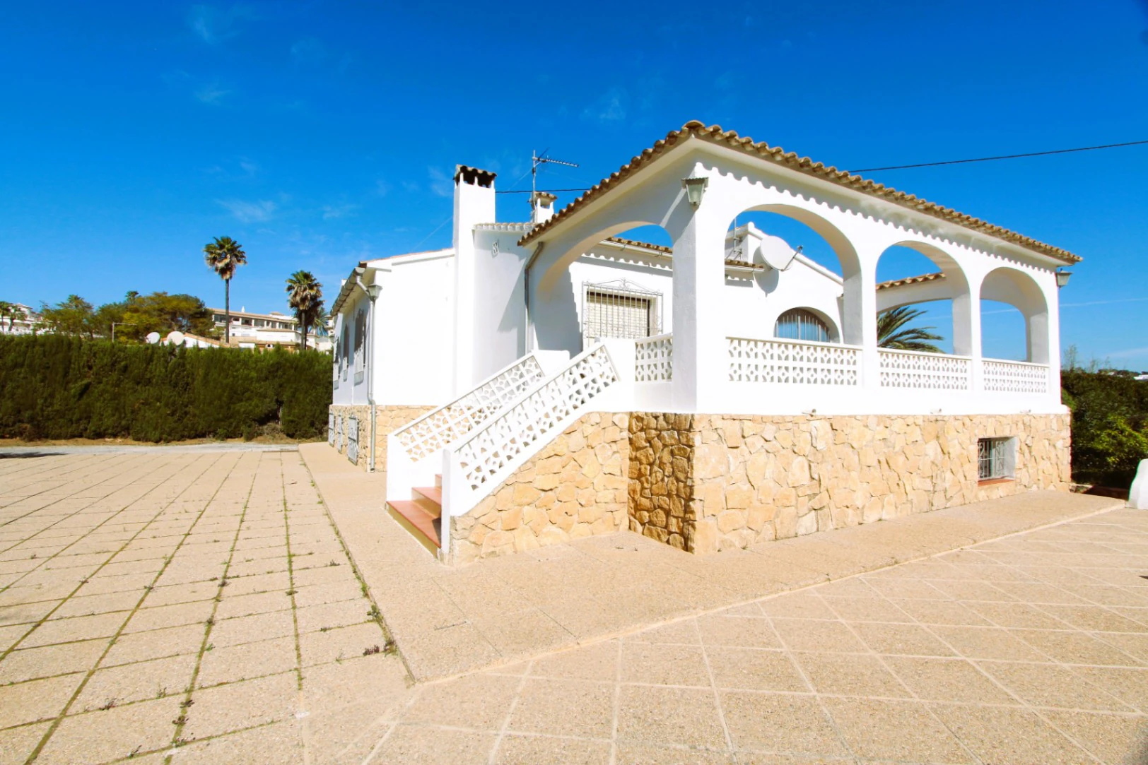 PRIVACIDAD Y NATURALEZA, VILLA MEDITERRÁNEA ÚNICA A PASOS DE LA PLAYA.