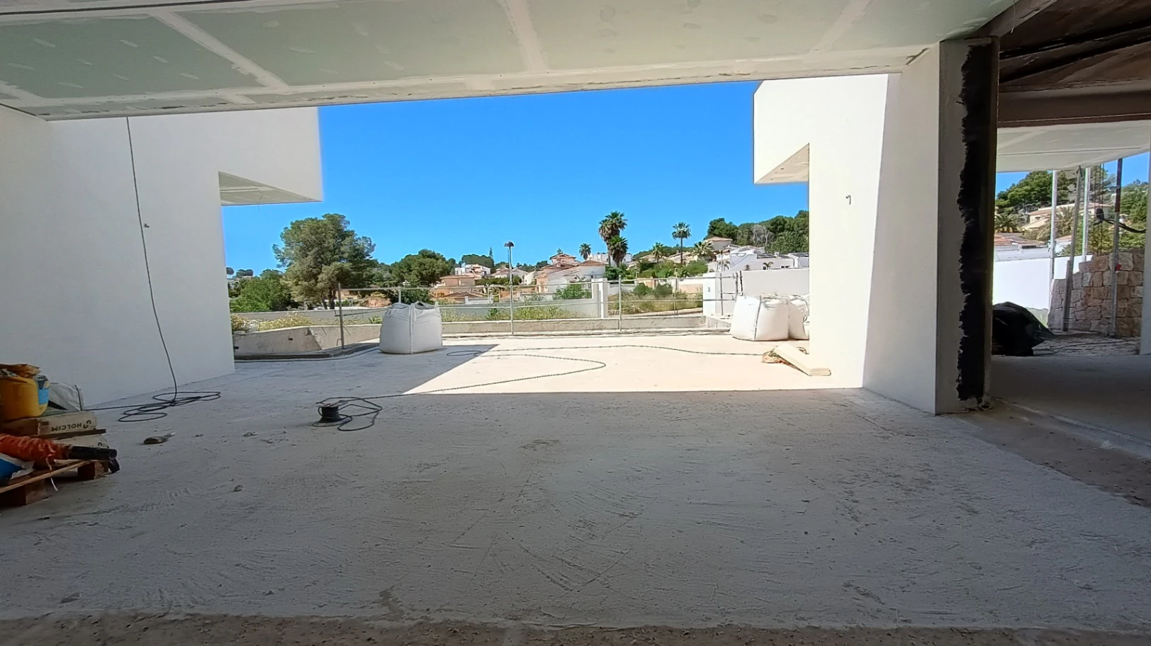 Tu Refugio Contemporáneo en Moraira,tranquilidad, Luz y Diseño a Minutos del Mar