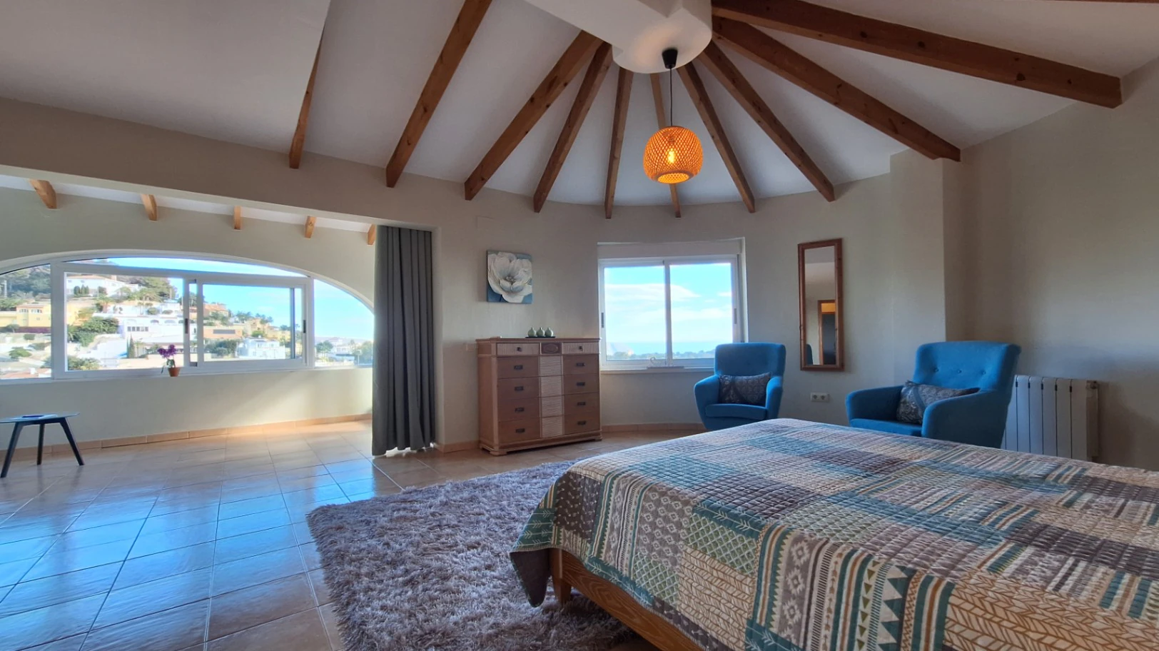 Villa en venta con vistas al mar, 4 dormitorios y piscina privada en Benissa