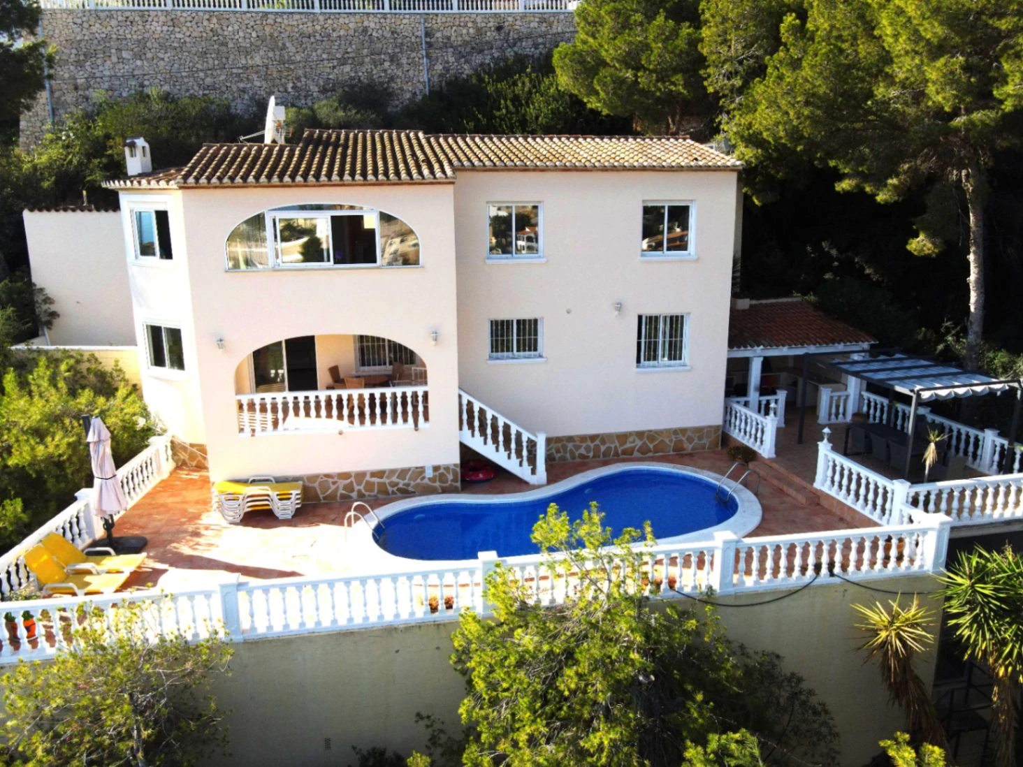 Villa en venta con vistas al mar, 4 dormitorios y piscina privada en Benissa