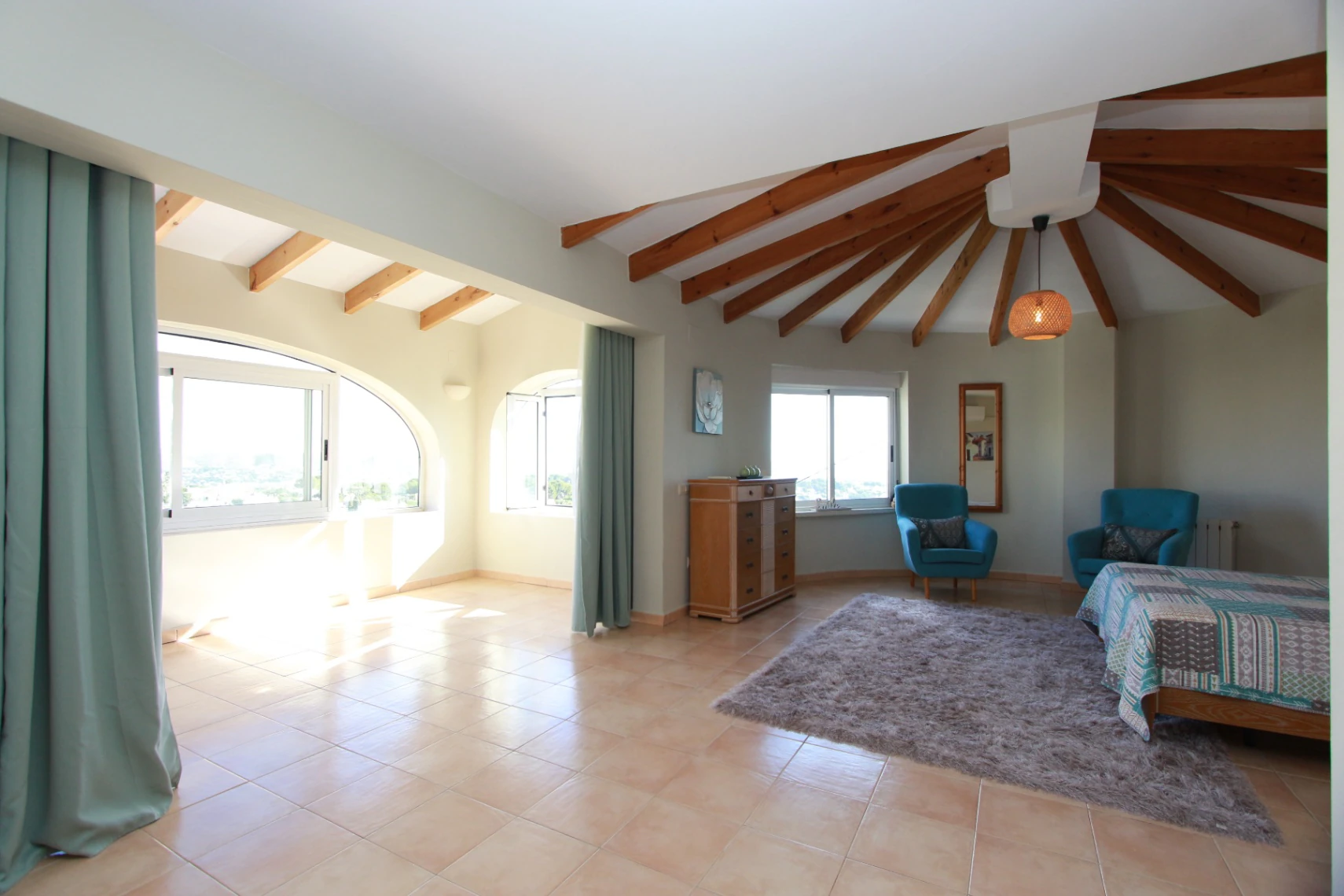 Villa en venta con vistas al mar, 4 dormitorios y piscina privada en Benissa