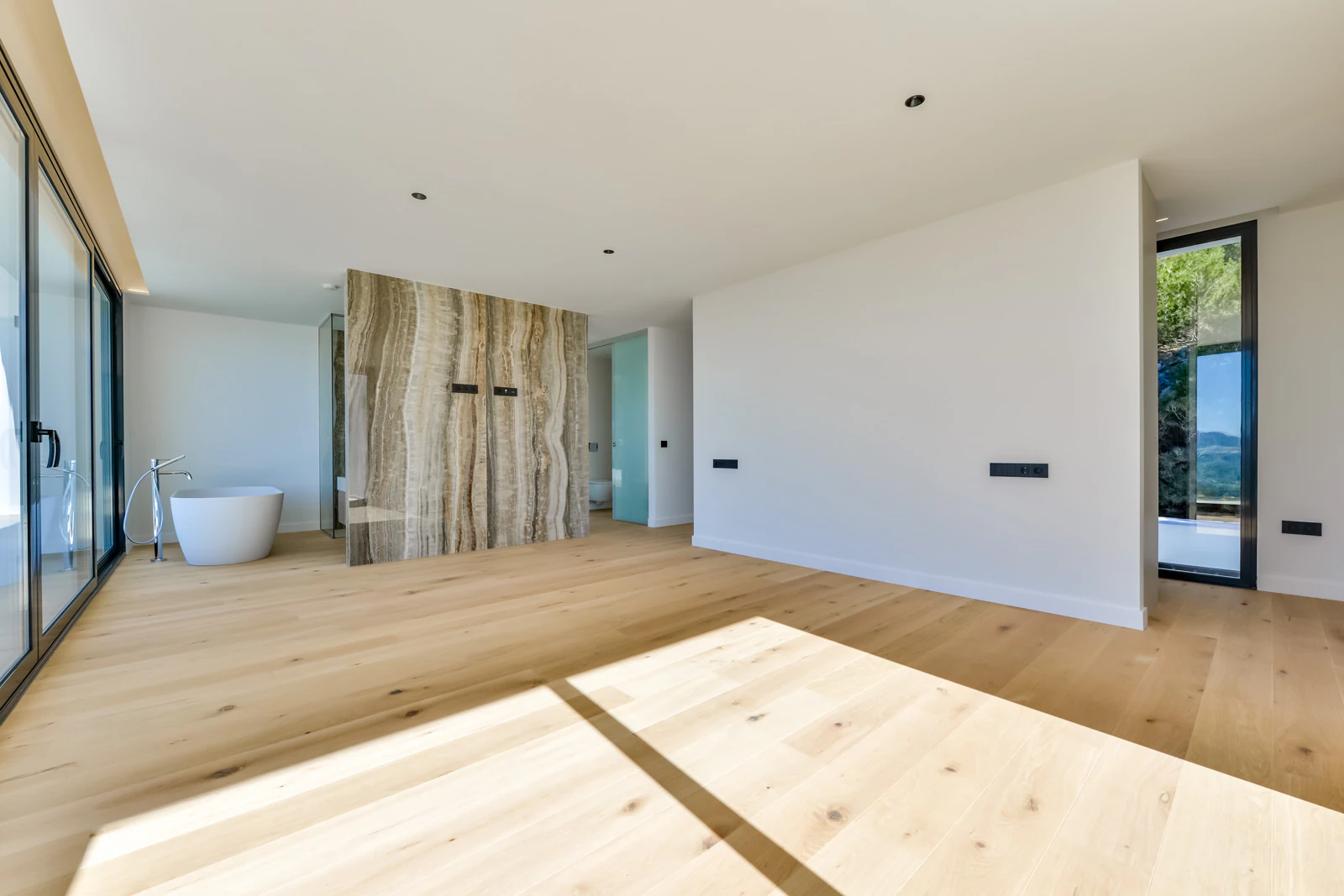 Villa contemporánea única en Altea con vistas al mar, terrazas tipo spa y acabados premium