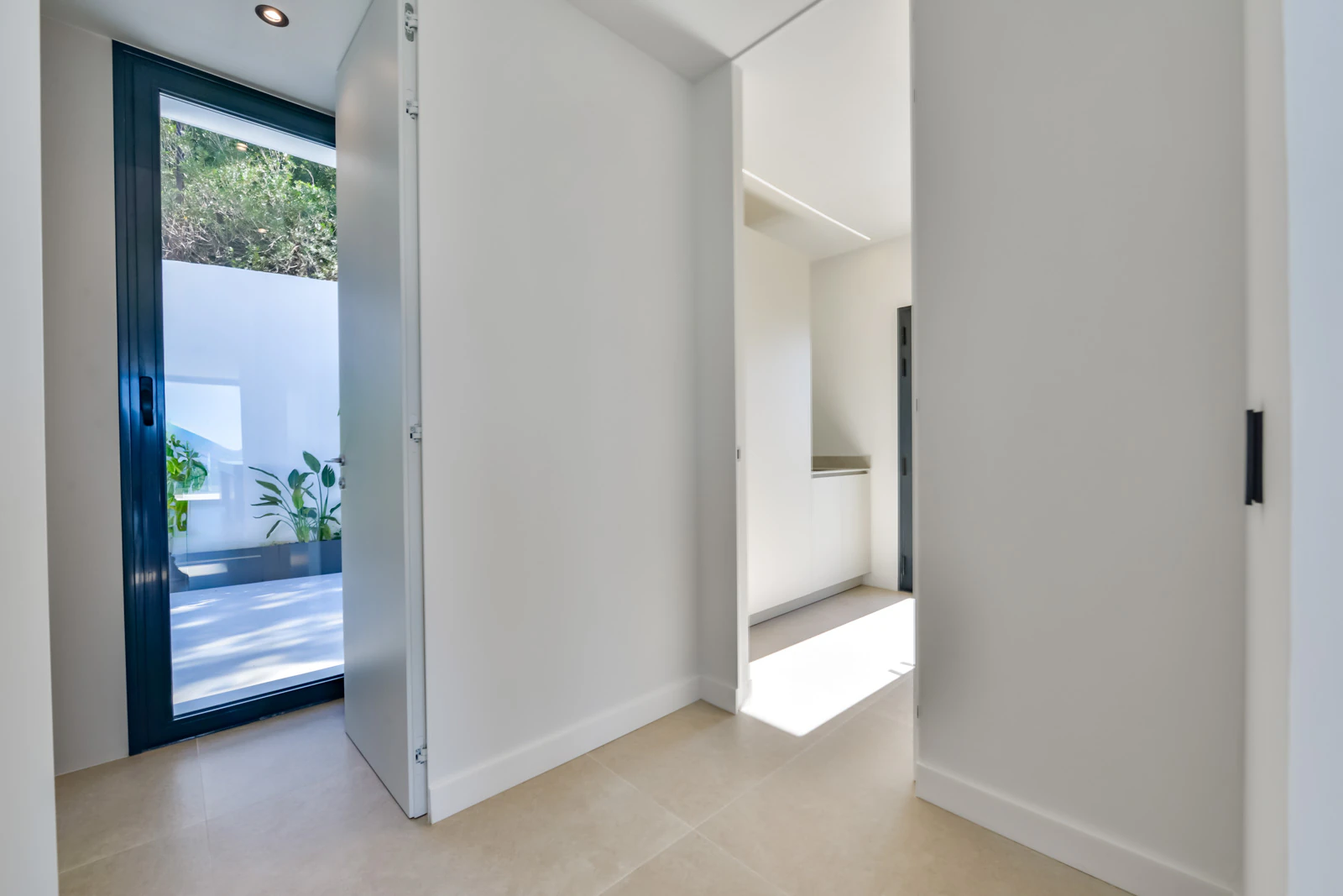 Villa contemporánea única en Altea con vistas al mar, terrazas tipo spa y acabados premium