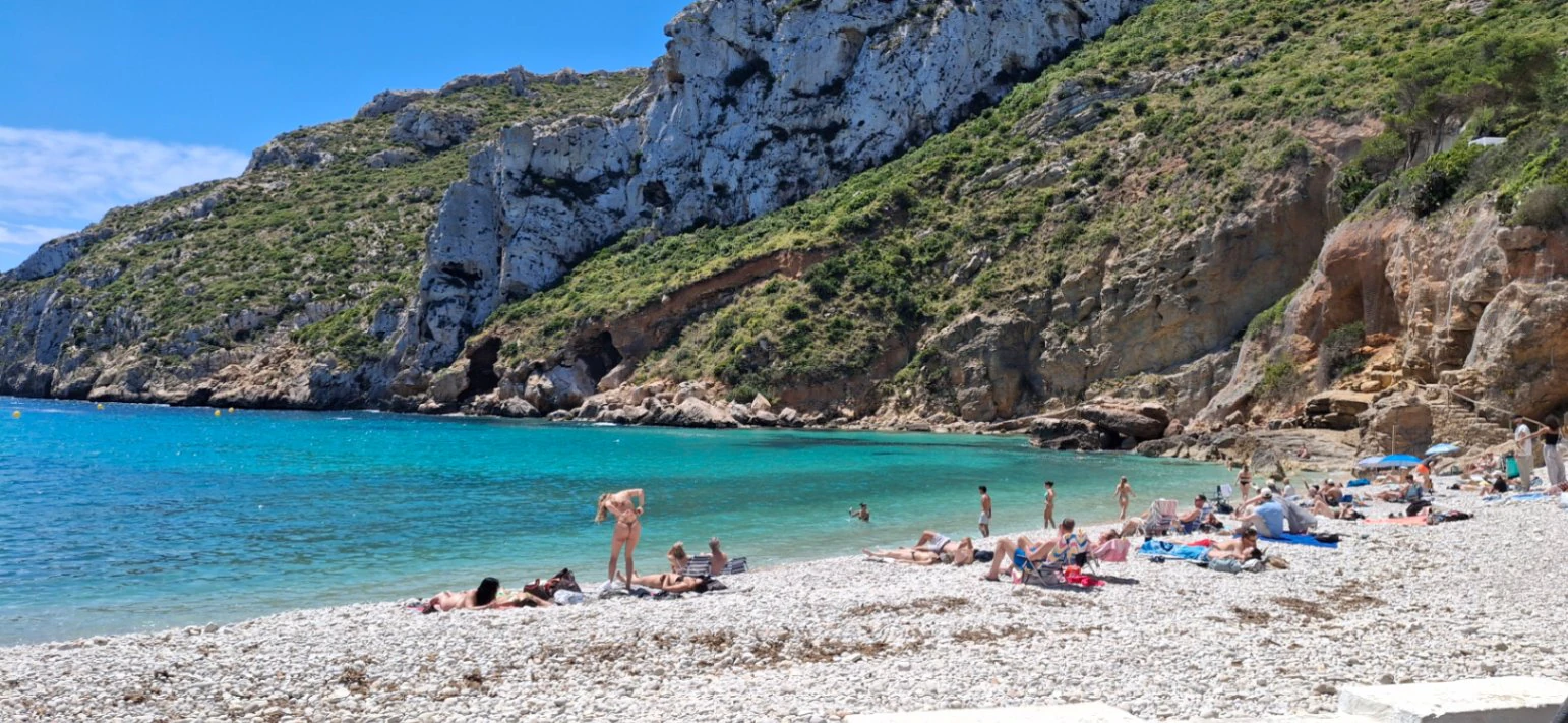 Exclusiva villa moderna de lujo en La Granadella con vistas panorámicas al mar