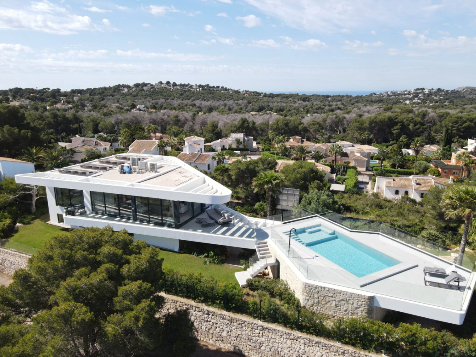 Elegancia y privacidad en Jávea, villa contemporánea con vistas al Mediterráneo