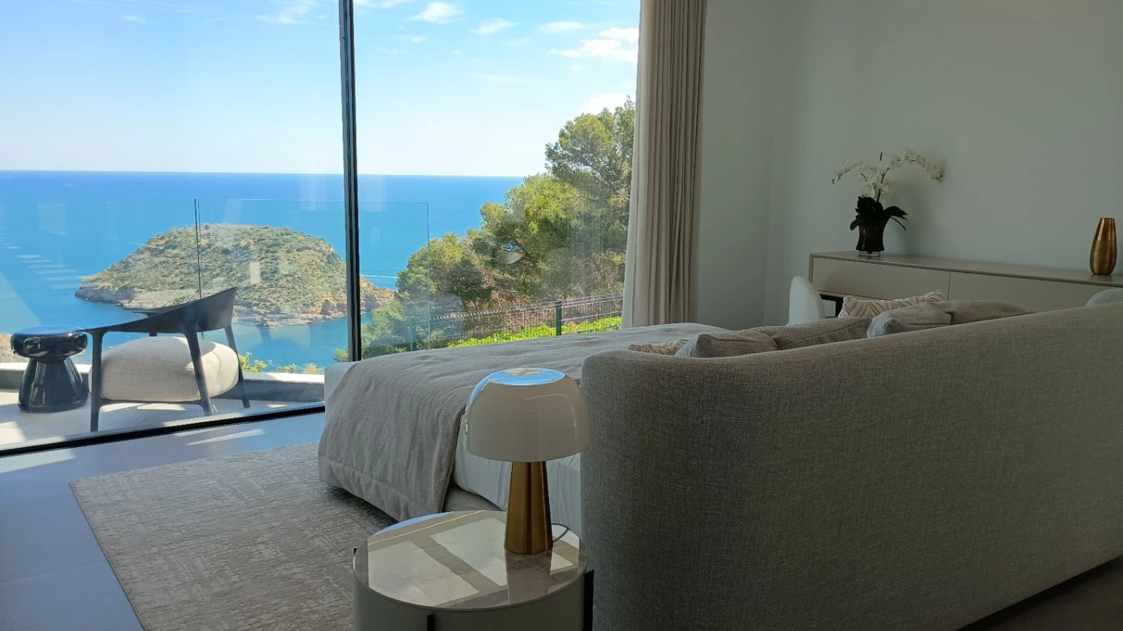 Elegancia y privacidad en Jávea, villa contemporánea con vistas al Mediterráneo