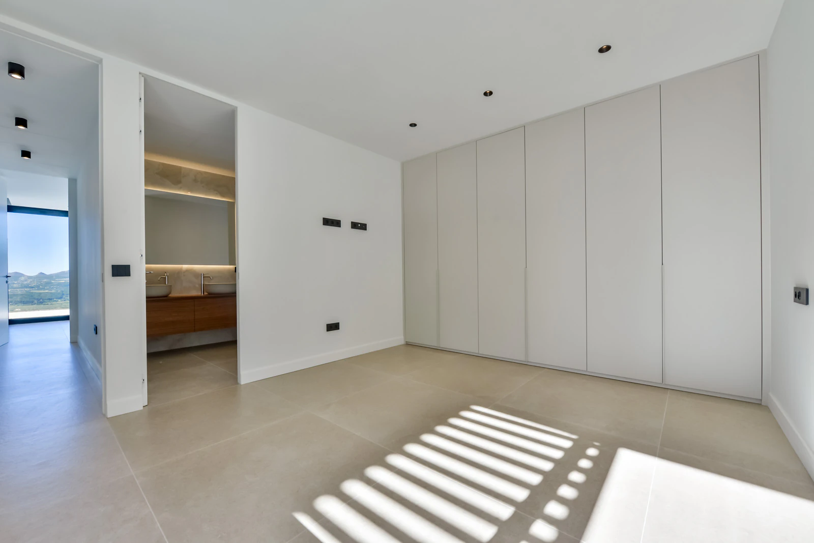 Villa contemporánea única en Altea con vistas al mar, terrazas tipo spa y acabados premium