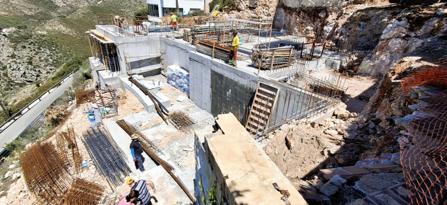 Exclusiva villa moderna de lujo en La Granadella con vistas panorámicas al mar