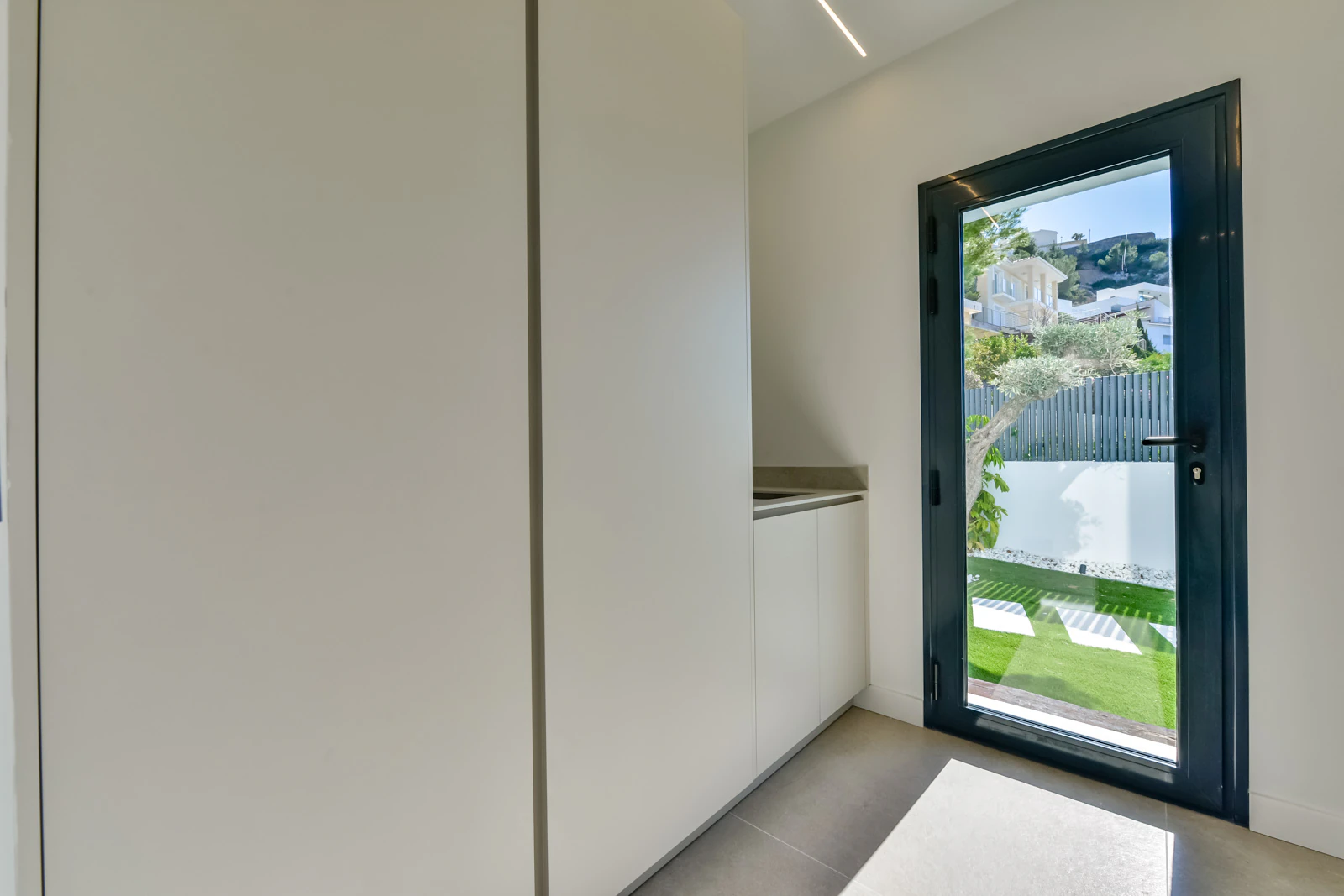 Villa contemporánea única en Altea con vistas al mar, terrazas tipo spa y acabados premium