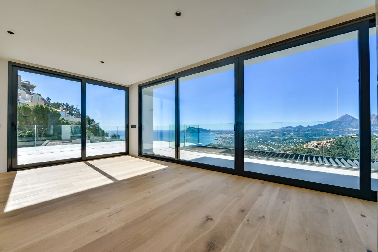 Villa contemporánea única en Altea con vistas al mar, terrazas tipo spa y acabados premium