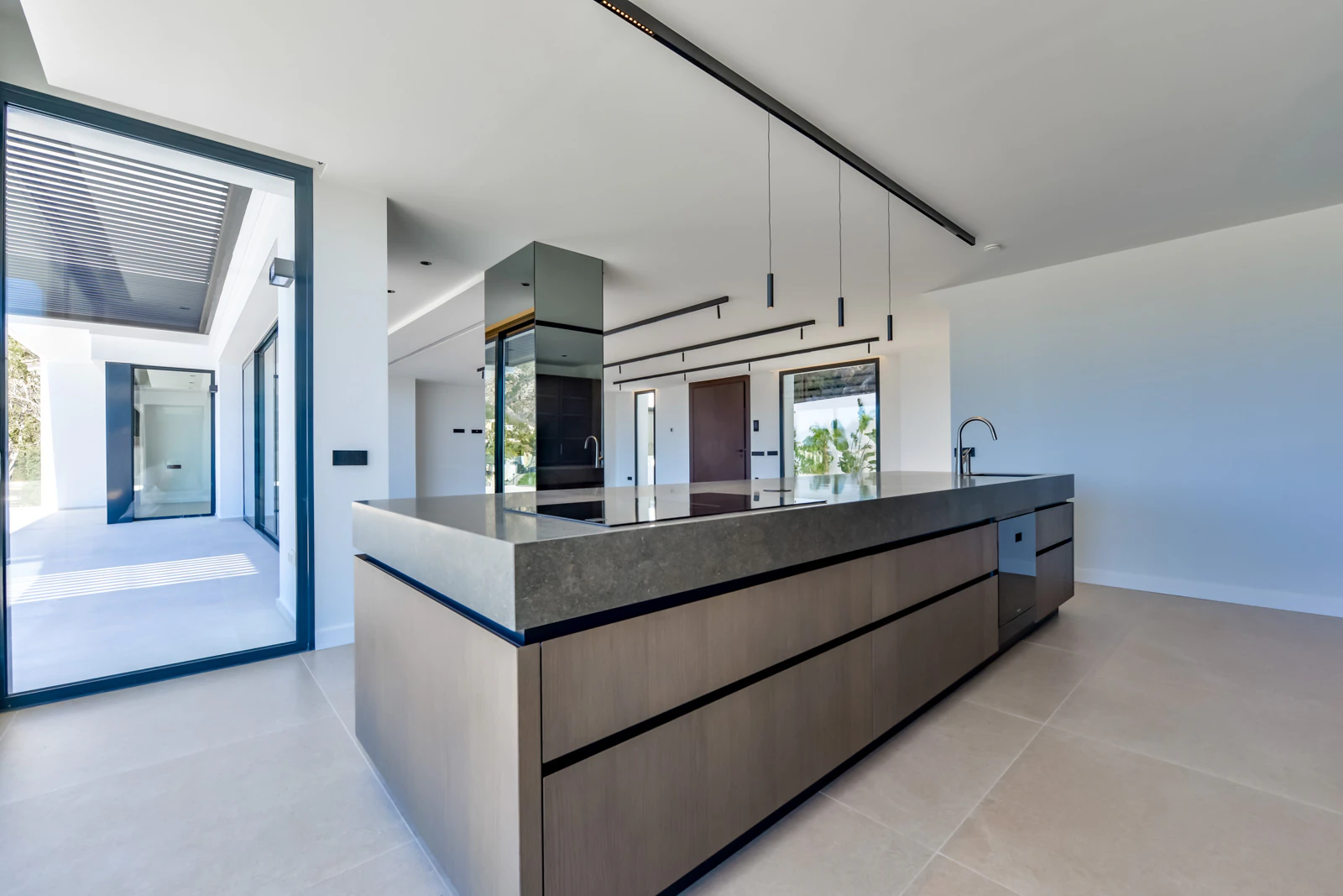 Villa contemporánea única en Altea con vistas al mar, terrazas tipo spa y acabados premium