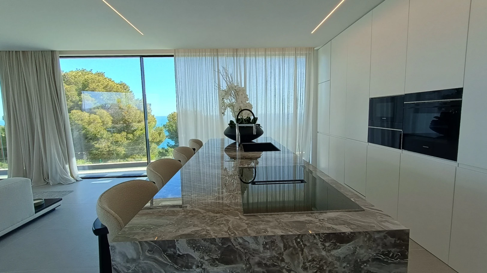 Elegancia y privacidad en Jávea, villa contemporánea con vistas al Mediterráneo