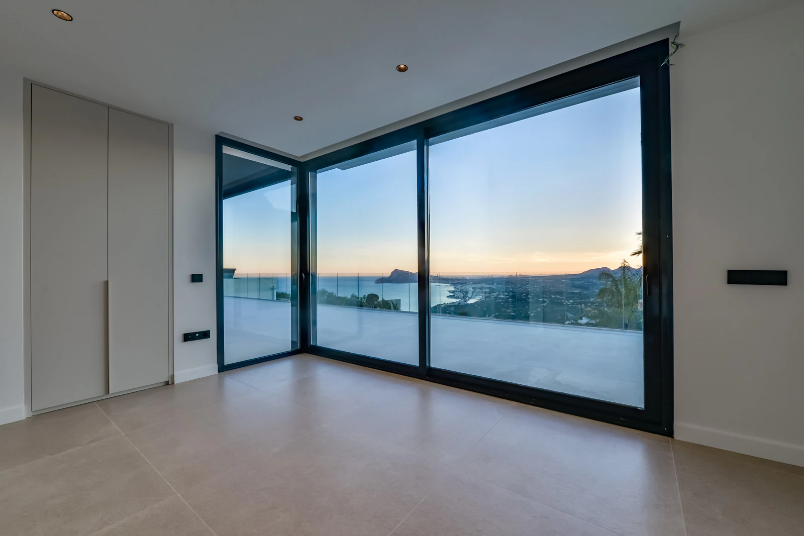 Villa contemporánea única en Altea con vistas al mar, terrazas tipo spa y acabados premium