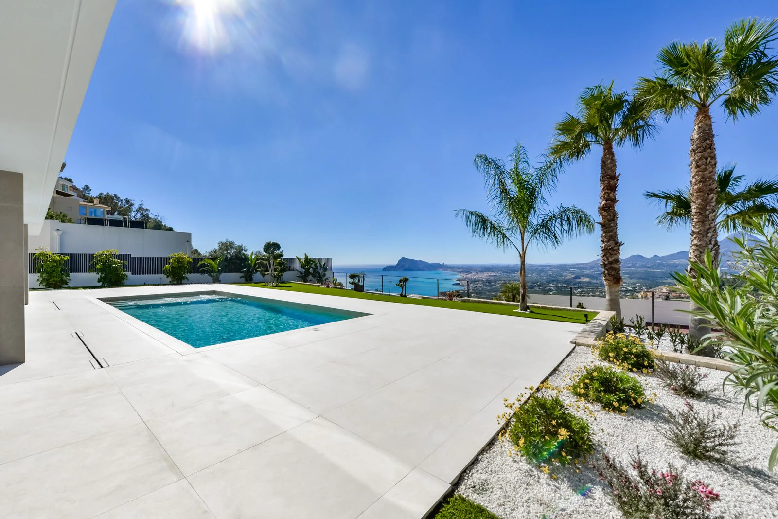 Villa contemporánea única en Altea con vistas al mar, terrazas tipo spa y acabados premium
