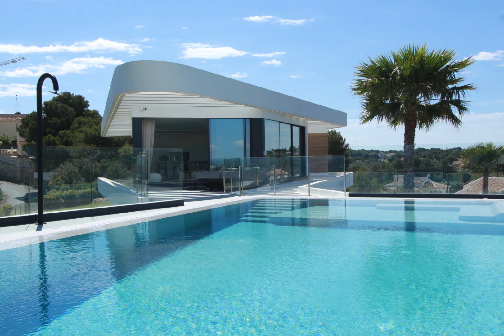 Elegancia y privacidad en Jávea, villa contemporánea con vistas al Mediterráneo