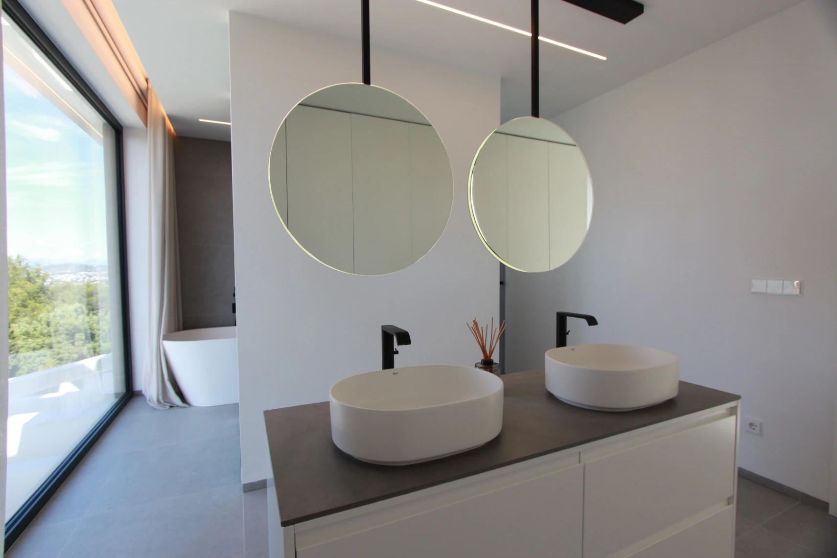 Elegancia y privacidad en Jávea, villa contemporánea con vistas al Mediterráneo