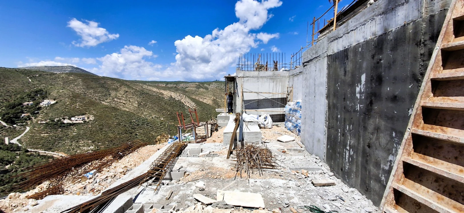 Exclusiva villa moderna de lujo en La Granadella con vistas panorámicas al mar