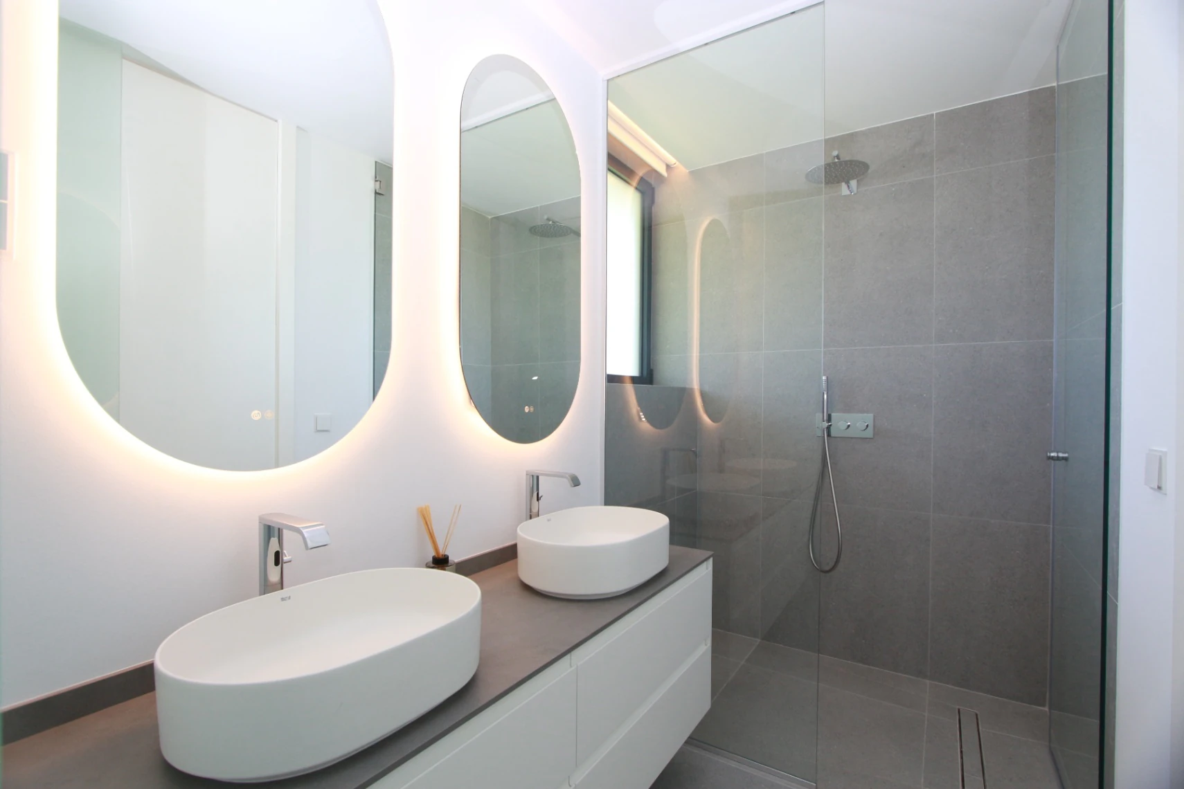 Elegancia y privacidad en Jávea, villa contemporánea con vistas al Mediterráneo