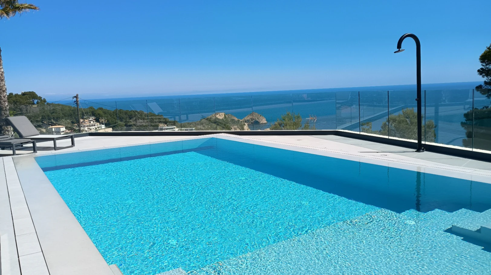 Elegancia y privacidad en Jávea, villa contemporánea con vistas al Mediterráneo