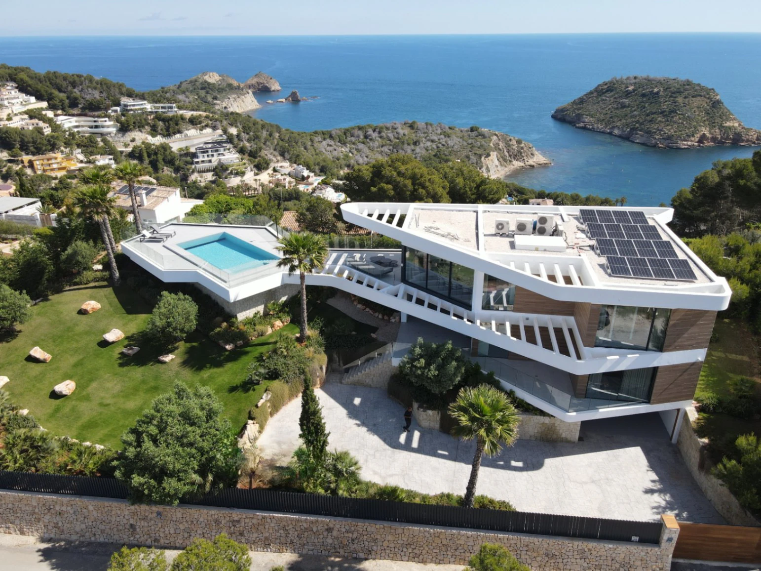 Elegancia y privacidad en Jávea, villa contemporánea con vistas al Mediterráneo