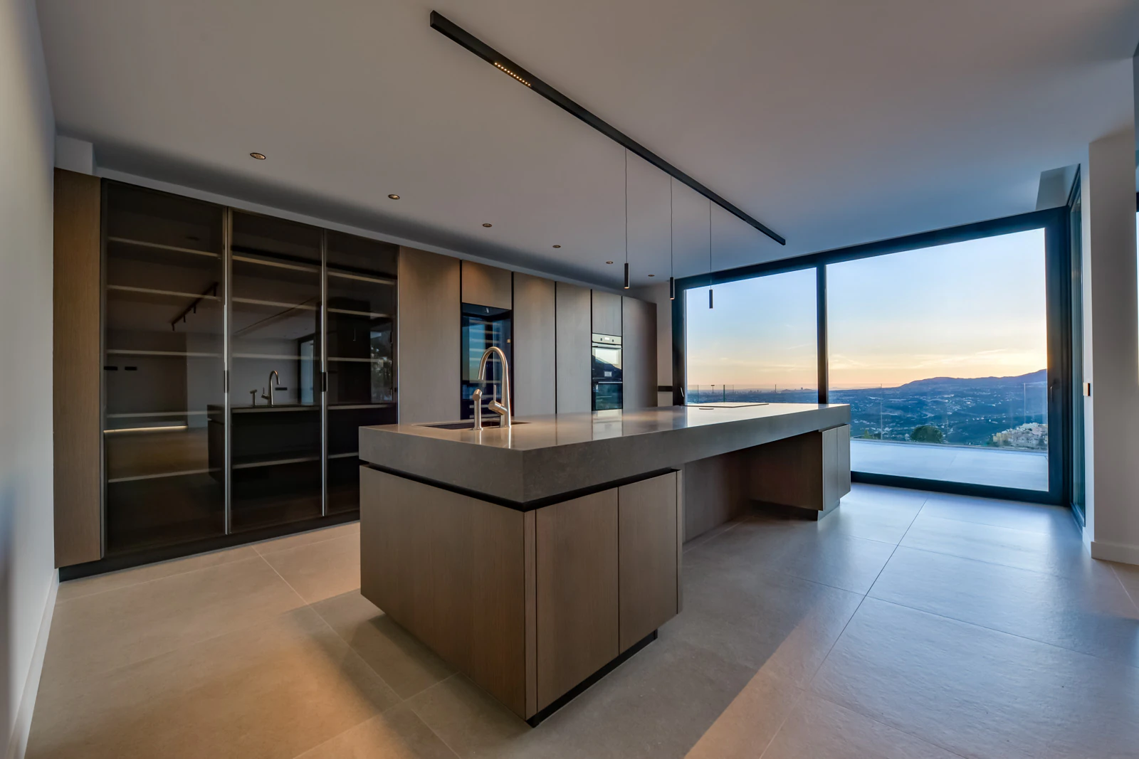Villa contemporánea única en Altea con vistas al mar, terrazas tipo spa y acabados premium