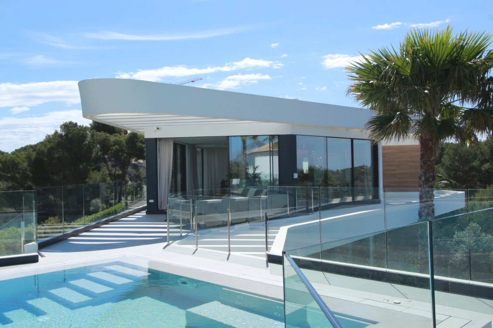 Elegancia y privacidad en Jávea, villa contemporánea con vistas al Mediterráneo