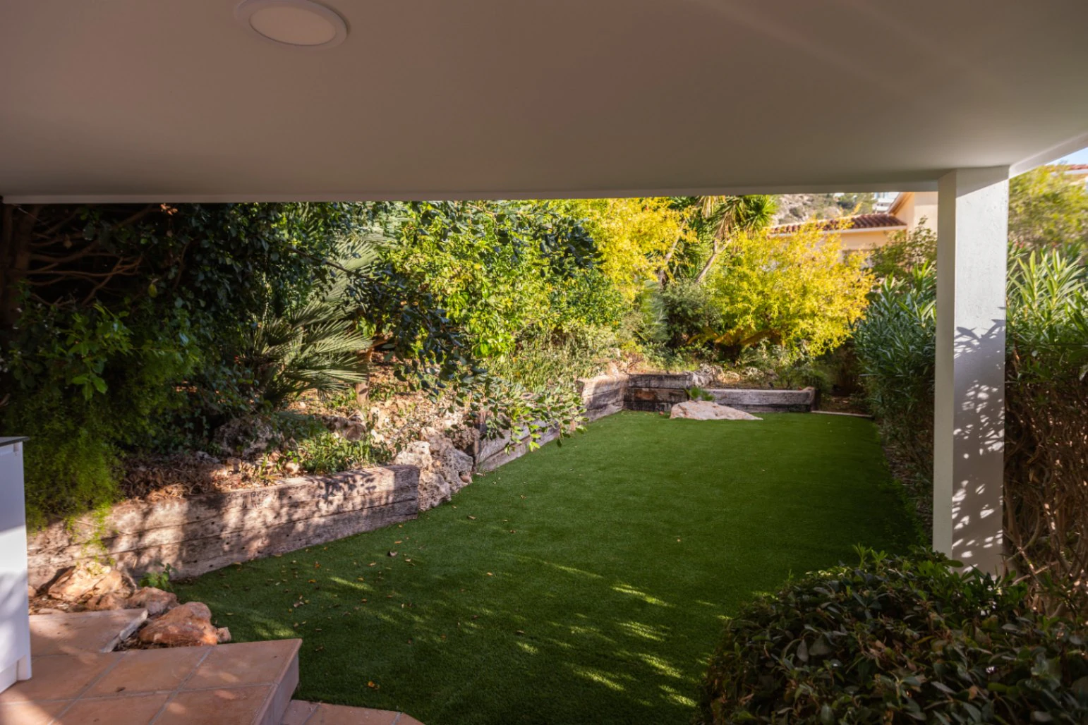 Exclusiva Villa Moderna con Vistas al Mar al Pie de la Sierra Bernia – Altea | 3 Dormitorios, Piscina y Vistas Panorámicas