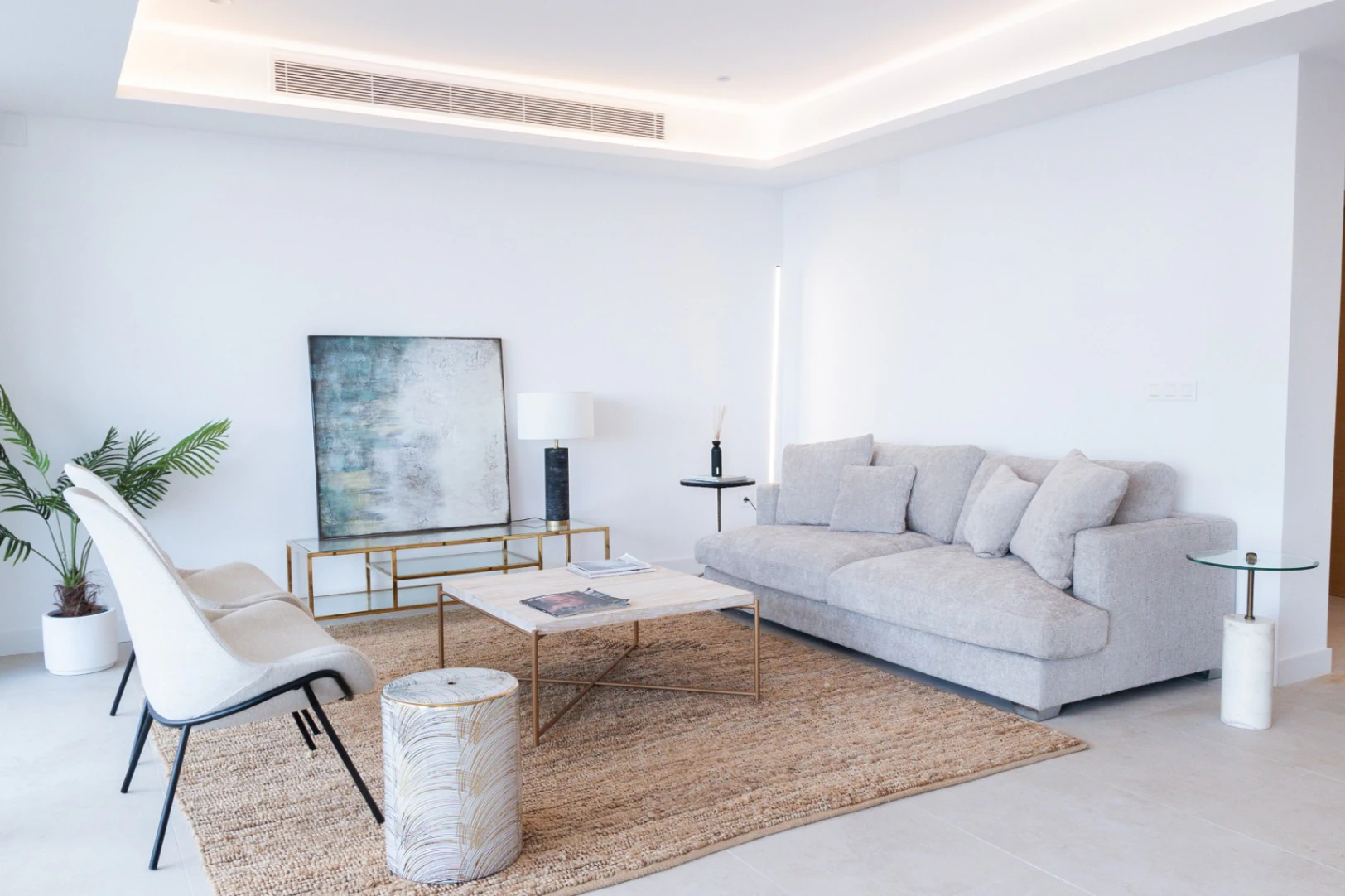 Exclusiva Villa Moderna con Vistas al Mar al Pie de la Sierra Bernia – Altea | 3 Dormitorios, Piscina y Vistas Panorámicas