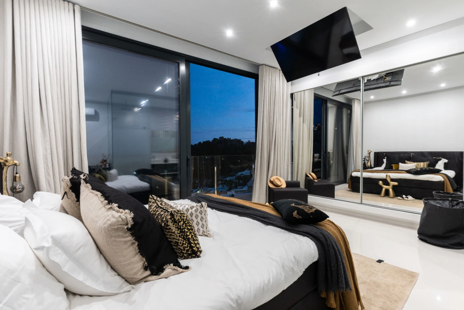 VILLA DE LUJO CON VISTAS PANORAMICAS A LA VENTA EN BENISSA