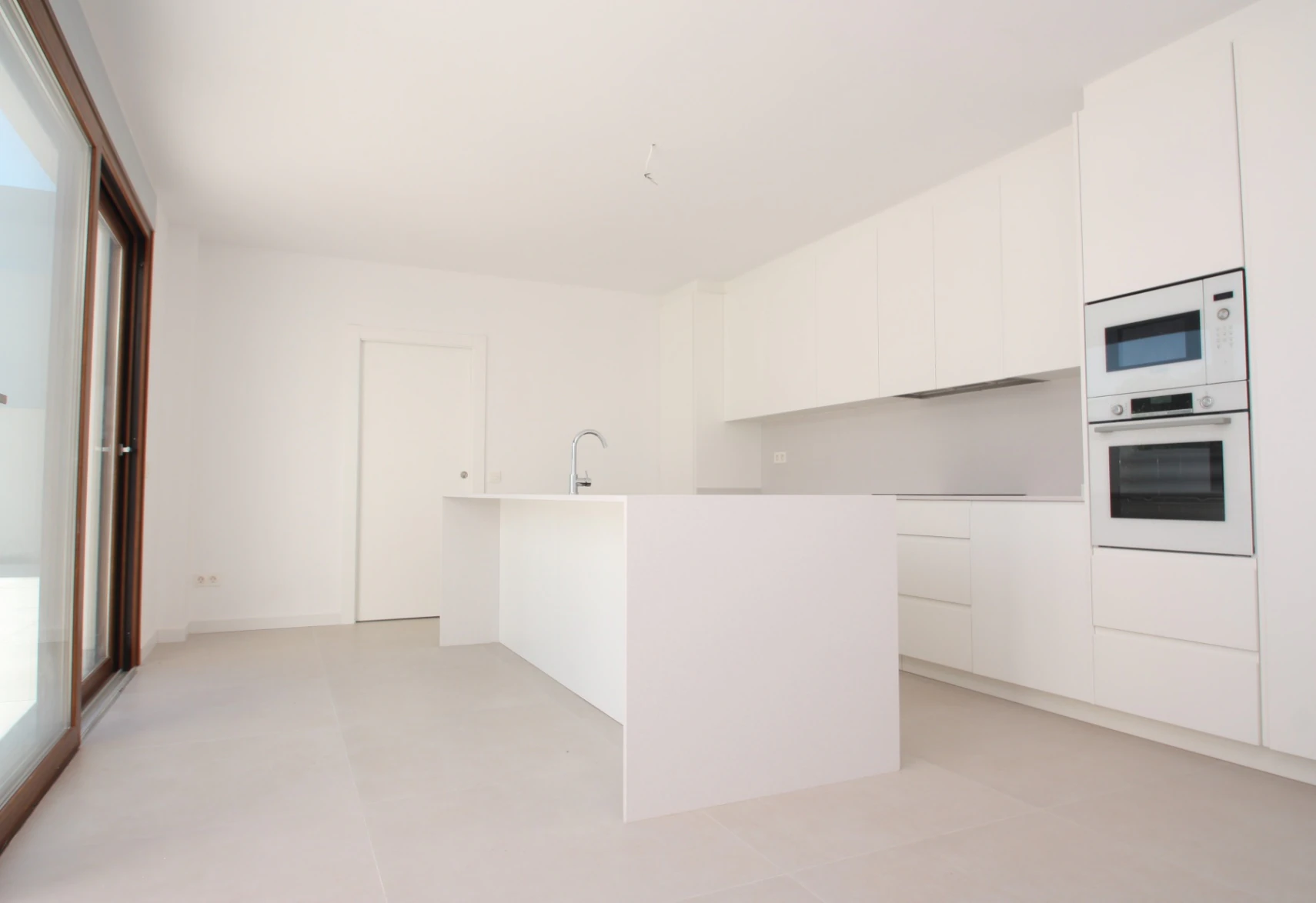 VILLA MODERNA DE 4 DORMITORIOS, CAMINANDO HASTA LA PLAYA DEL ARENAL, CALPE
