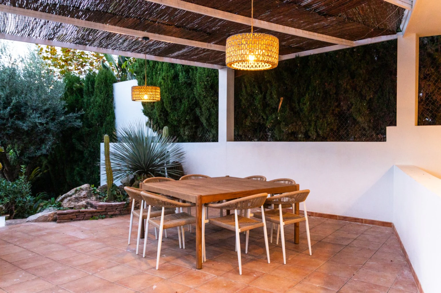 Exclusiva Villa Moderna con Vistas al Mar al Pie de la Sierra Bernia – Altea | 3 Dormitorios, Piscina y Vistas Panorámicas