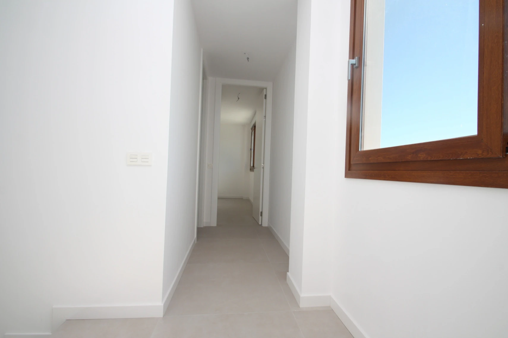 VILLA MODERNA DE 4 DORMITORIOS, CAMINANDO HASTA LA PLAYA DEL ARENAL, CALPE