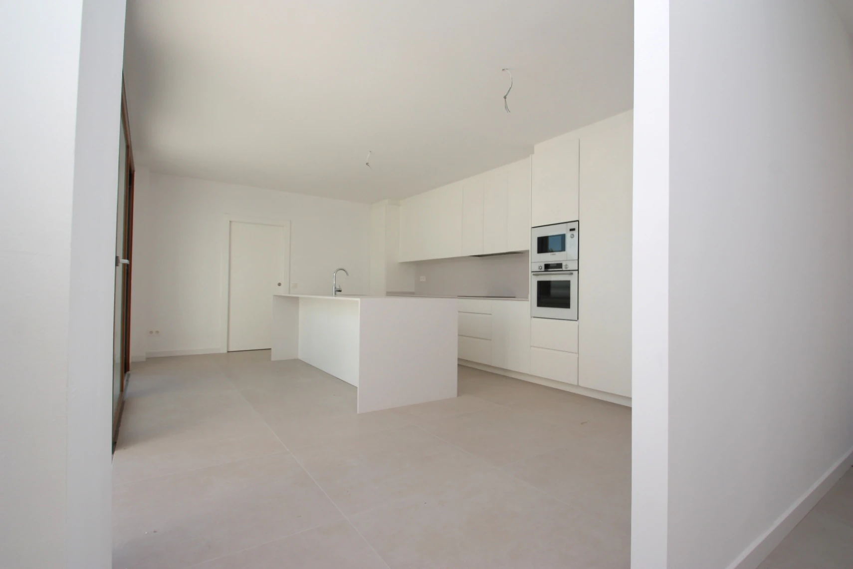 VILLA MODERNA DE 4 DORMITORIOS, CAMINANDO HASTA LA PLAYA DEL ARENAL, CALPE
