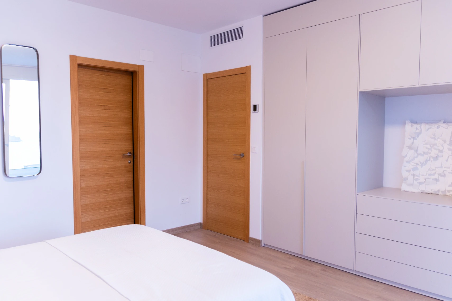 Exclusiva Villa Moderna con Vistas al Mar al Pie de la Sierra Bernia – Altea | 3 Dormitorios, Piscina y Vistas Panorámicas