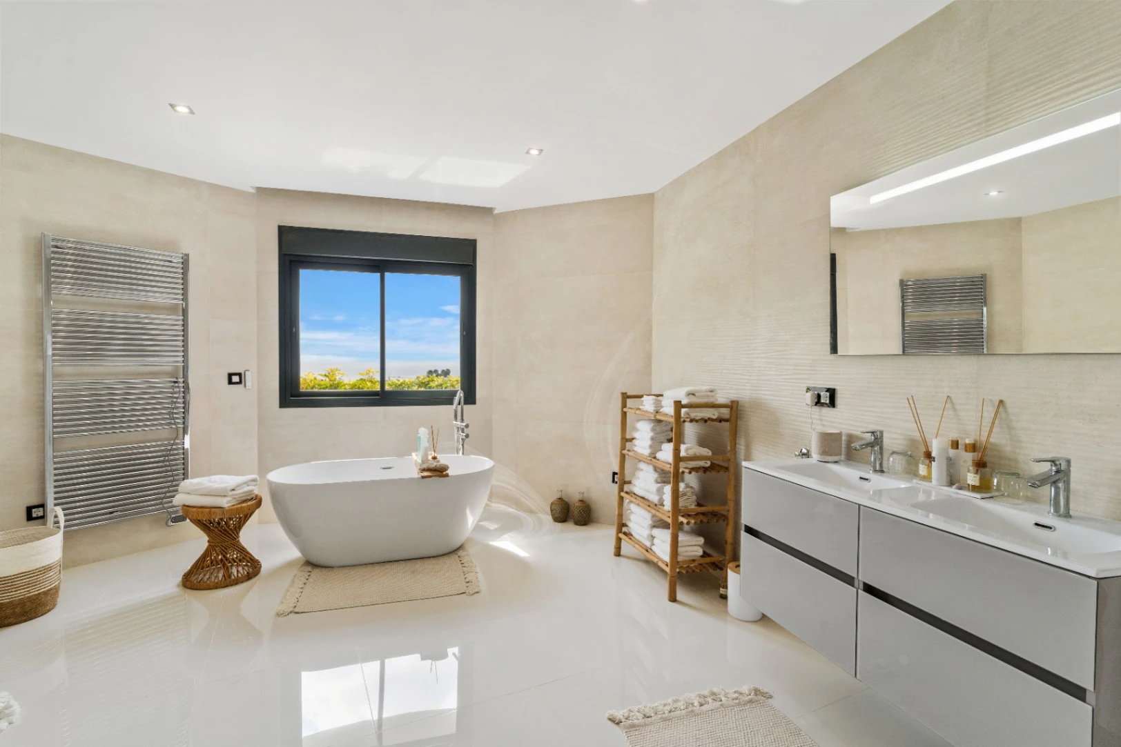 VILLA DE LUJO CON VISTAS PANORAMICAS A LA VENTA EN BENISSA