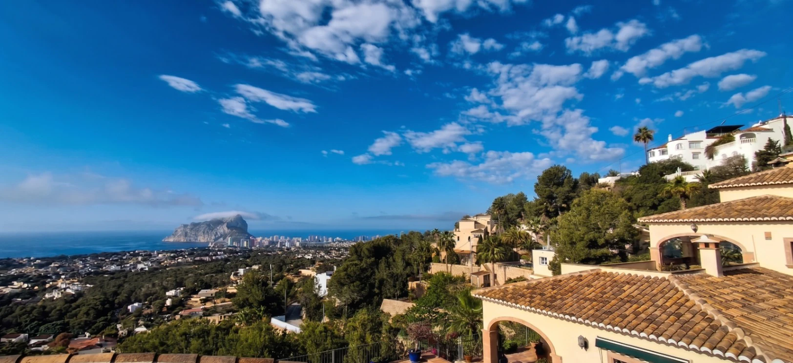 VILLA AVEC VUE PANORAMIQUE SUR LA MER