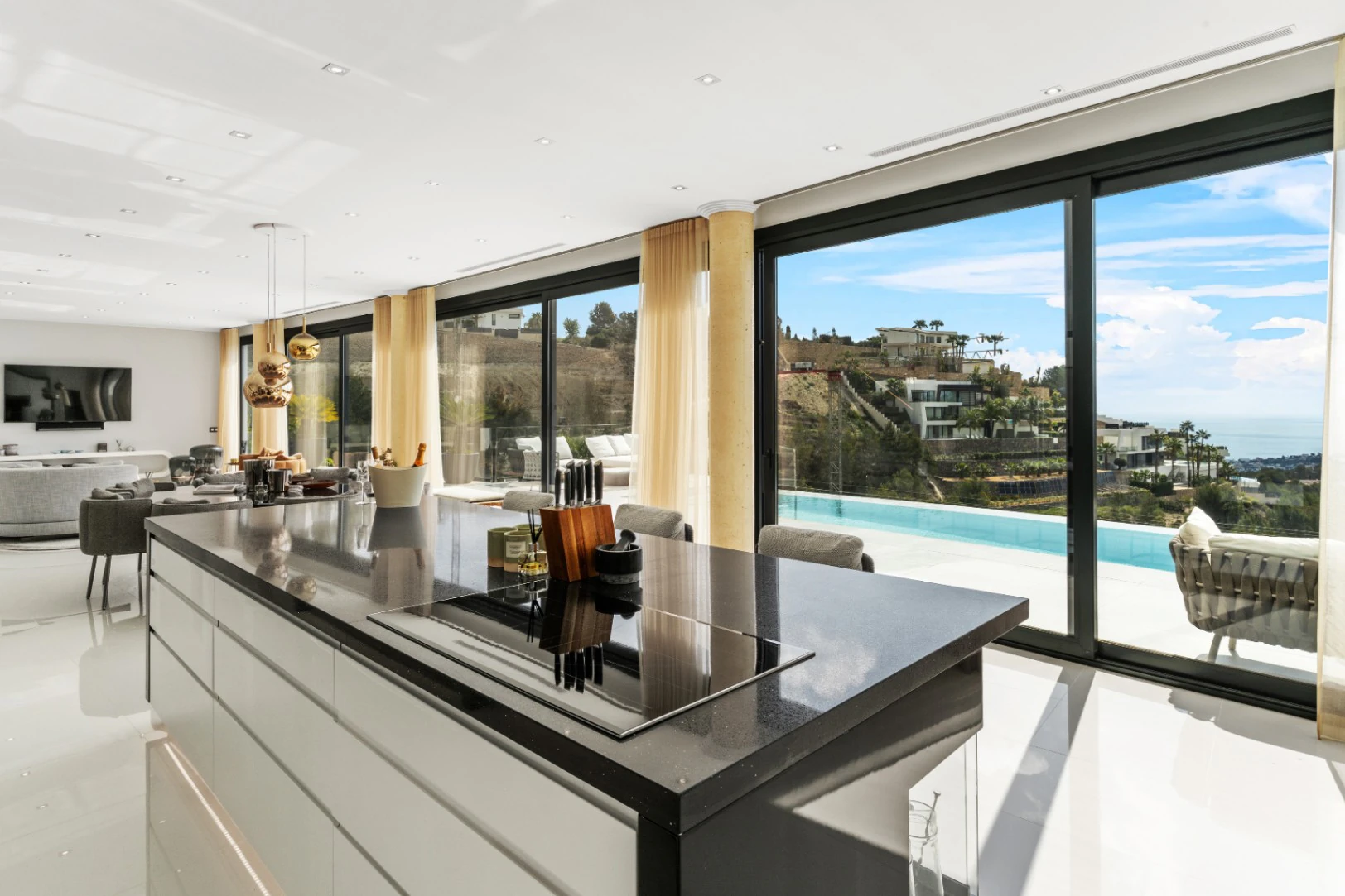 VILLA DE LUJO CON VISTAS PANORAMICAS A LA VENTA EN BENISSA