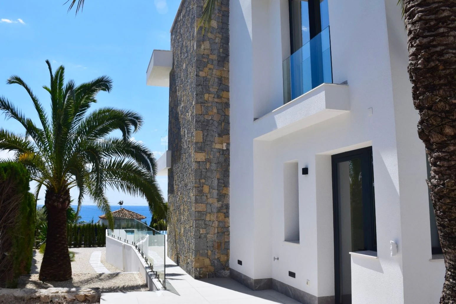 LUXUSVILLA IN CALPE 50 METER VOM MEER ENTFERNT MIT PRIVATEM POOL UND PANORAMABLICK