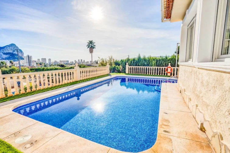 Agradable villa en venta en Calpe con vistas al Peñon