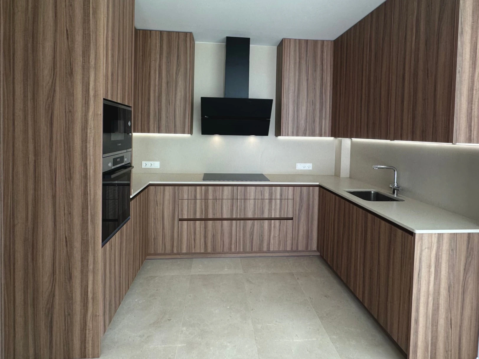 LUXUSVILLA IN CALPE 50 METER VOM MEER ENTFERNT MIT PRIVATEM POOL UND PANORAMABLICK