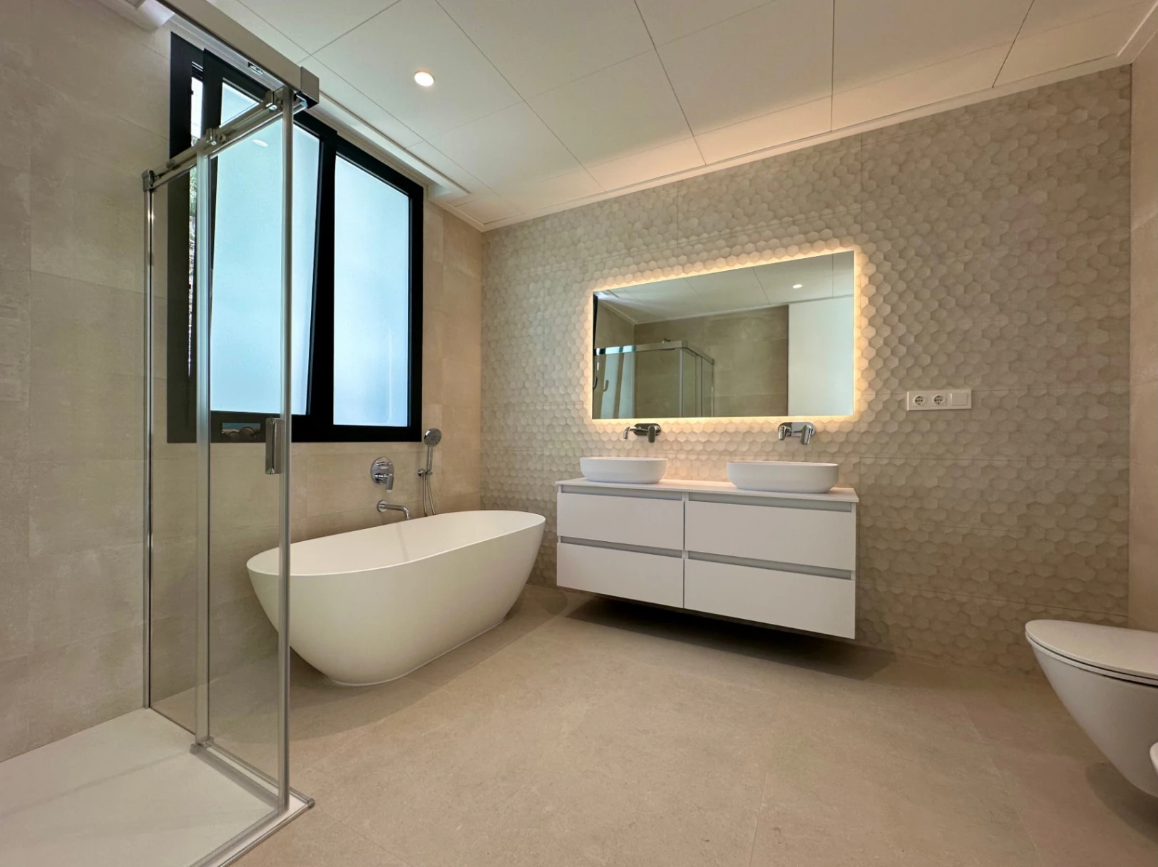 LUXUSVILLA IN CALPE 50 METER VOM MEER ENTFERNT MIT PRIVATEM POOL UND PANORAMABLICK