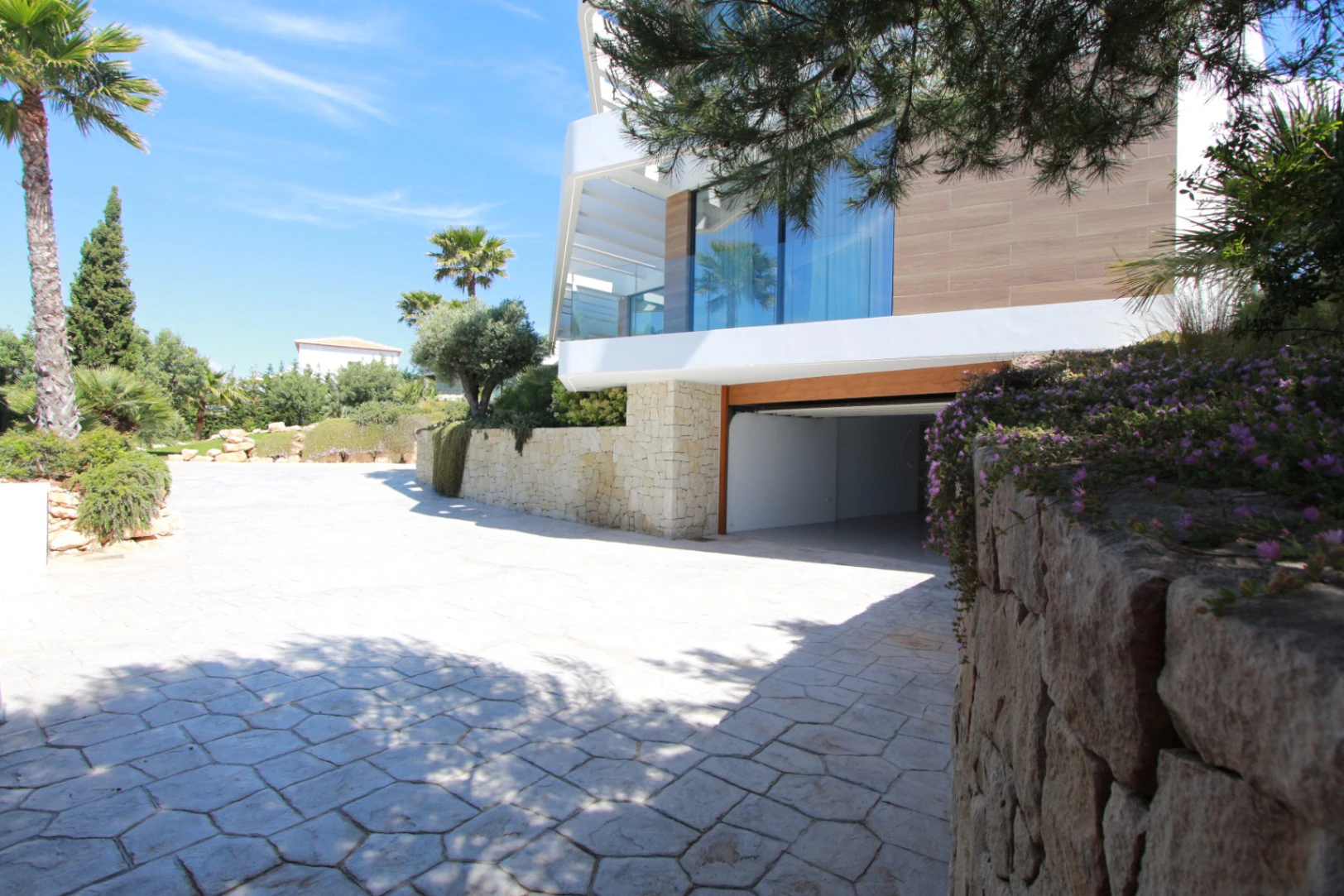 Elegance and Privacy in Jávea, Contemporary Villa with Mediterranean Views