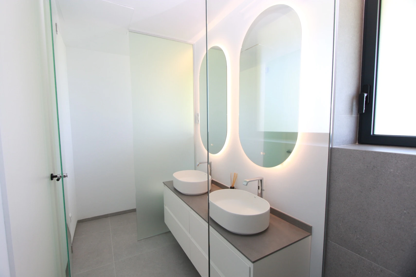 Élégance et intimité à Jávea, villa contemporaine avec vue sur la Méditerranée