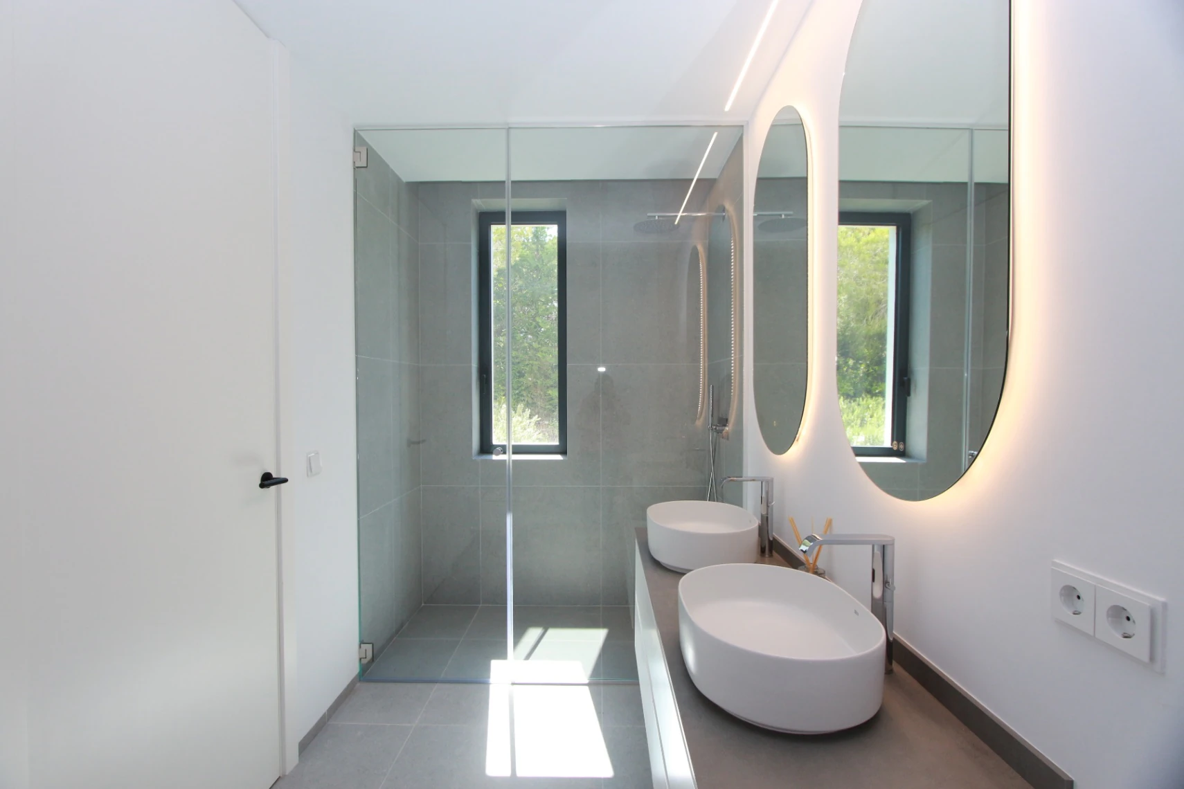 Élégance et intimité à Jávea, villa contemporaine avec vue sur la Méditerranée