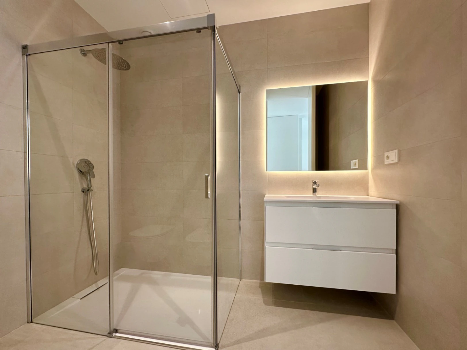 LUXUSVILLA IN CALPE 50 METER VOM MEER ENTFERNT MIT PRIVATEM POOL UND PANORAMABLICK